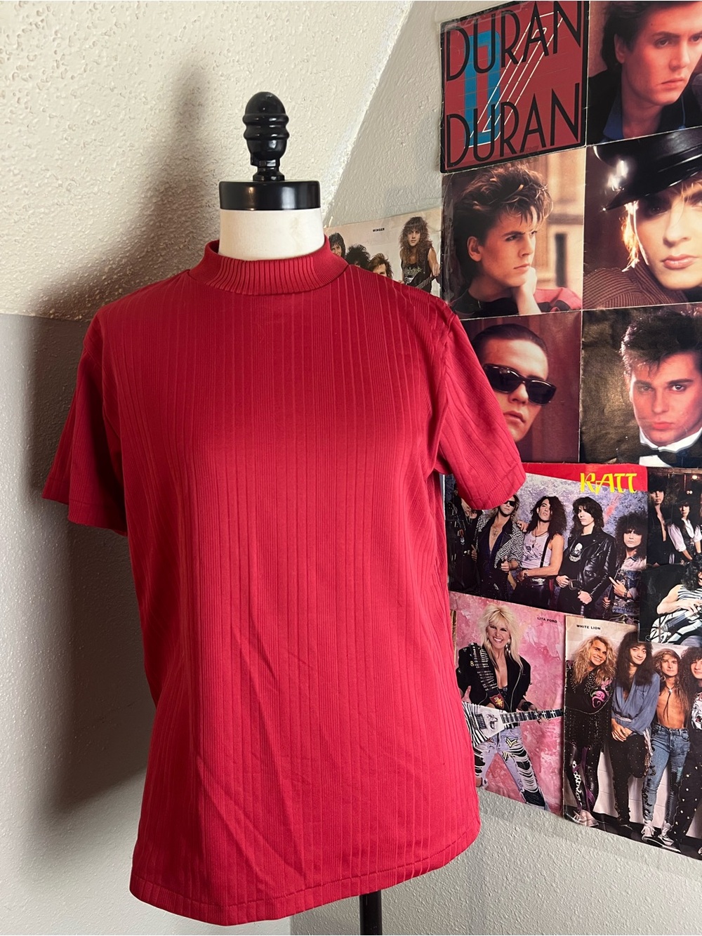 Vintage Women's Red Ribbed Short-Sleeve Mock Neck Top